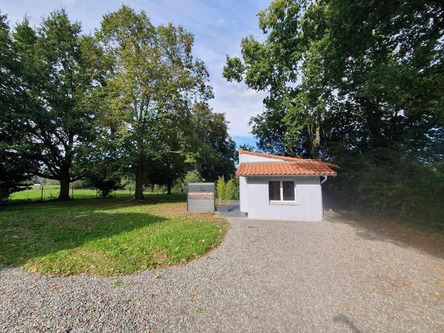 Maisonnette Au Pied Des Pyrenees Nestier Bagian luar foto
